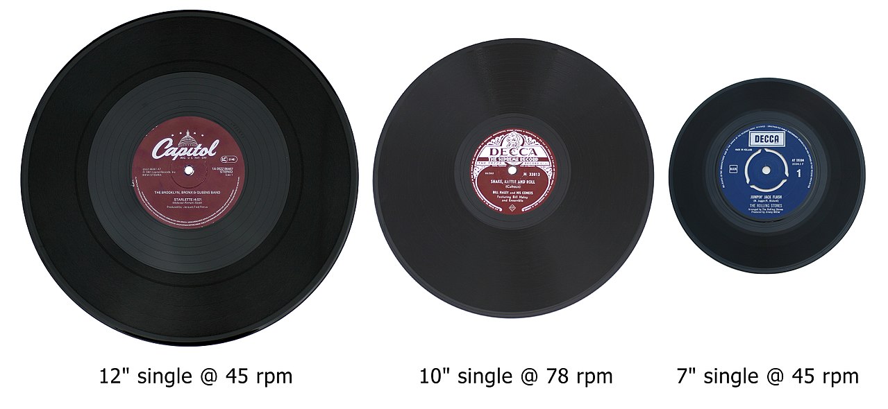 1280px-3_vinyl_singles.jpg