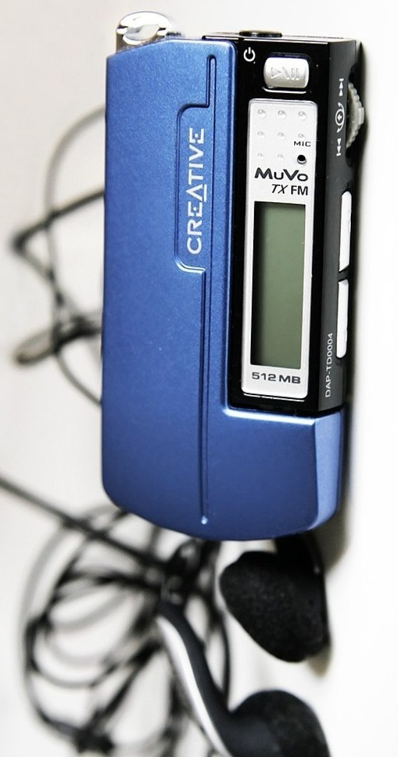 1024px-Creative_muvo_TX_FM_512mb.jpg